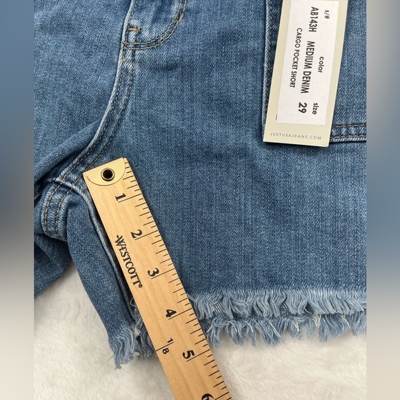 NWT Just USA‎ Denim Frayed Cuffs Jean Shorts Womens 29,8 - Picture 2 of 11